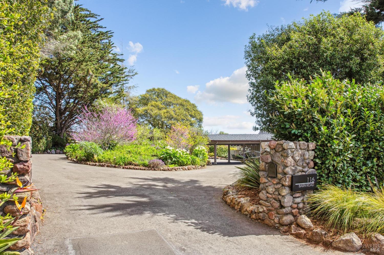 116 Barn Rd