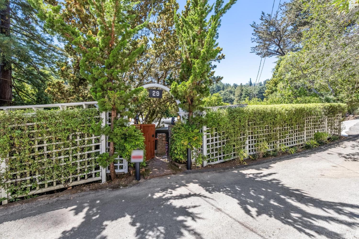 29 Portola Ln