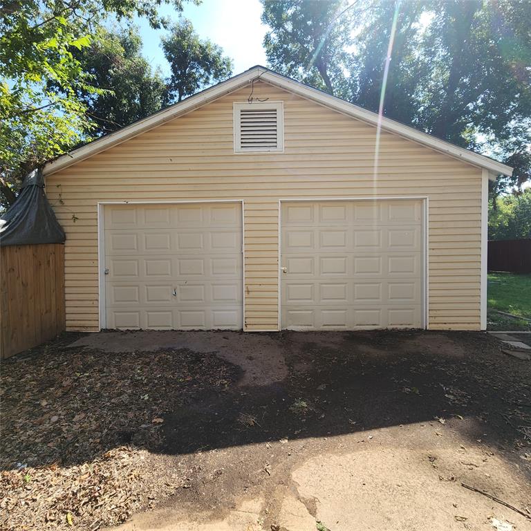 1123 W Kansas Avenue