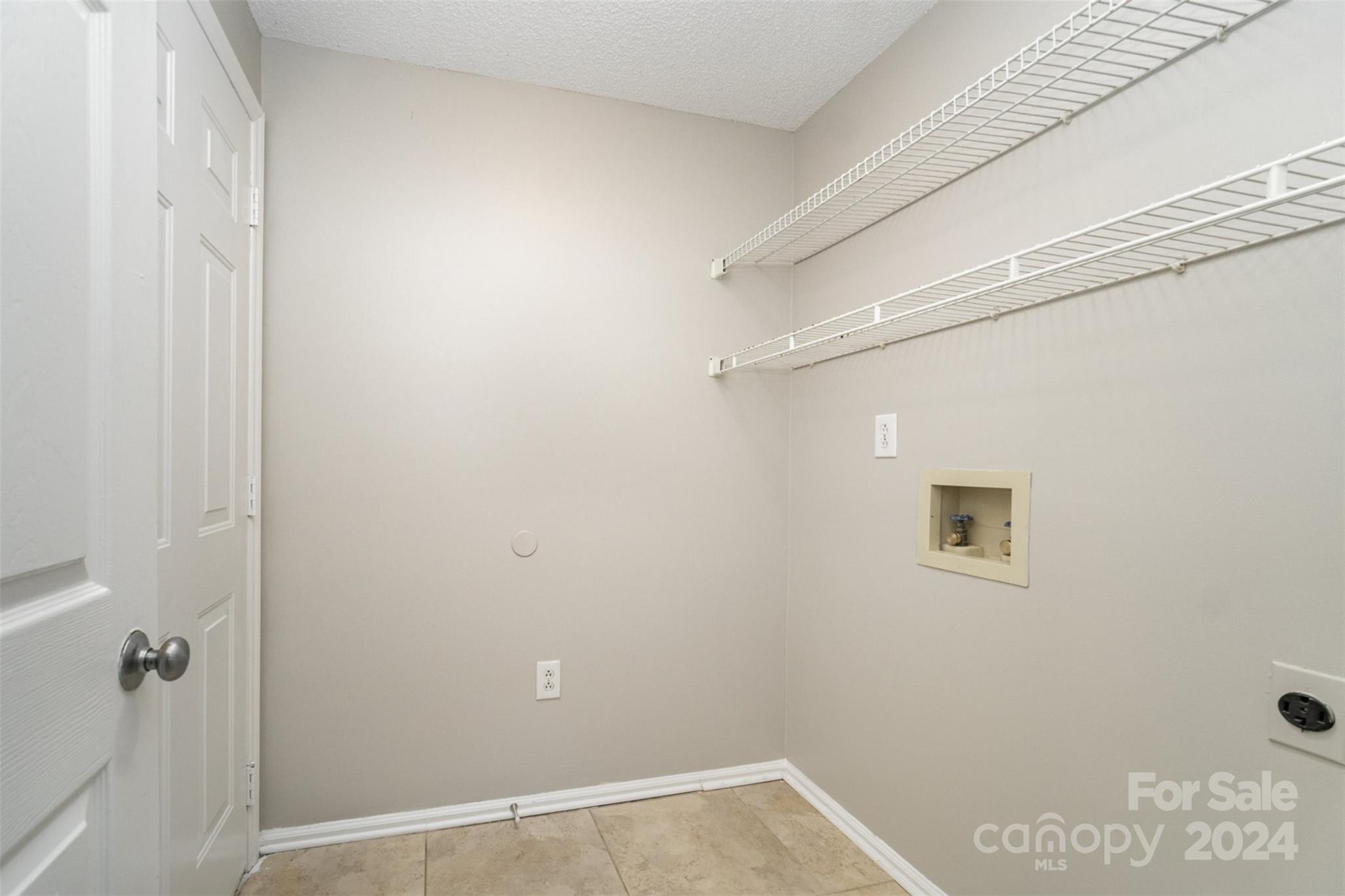 4137 Silvermere Way