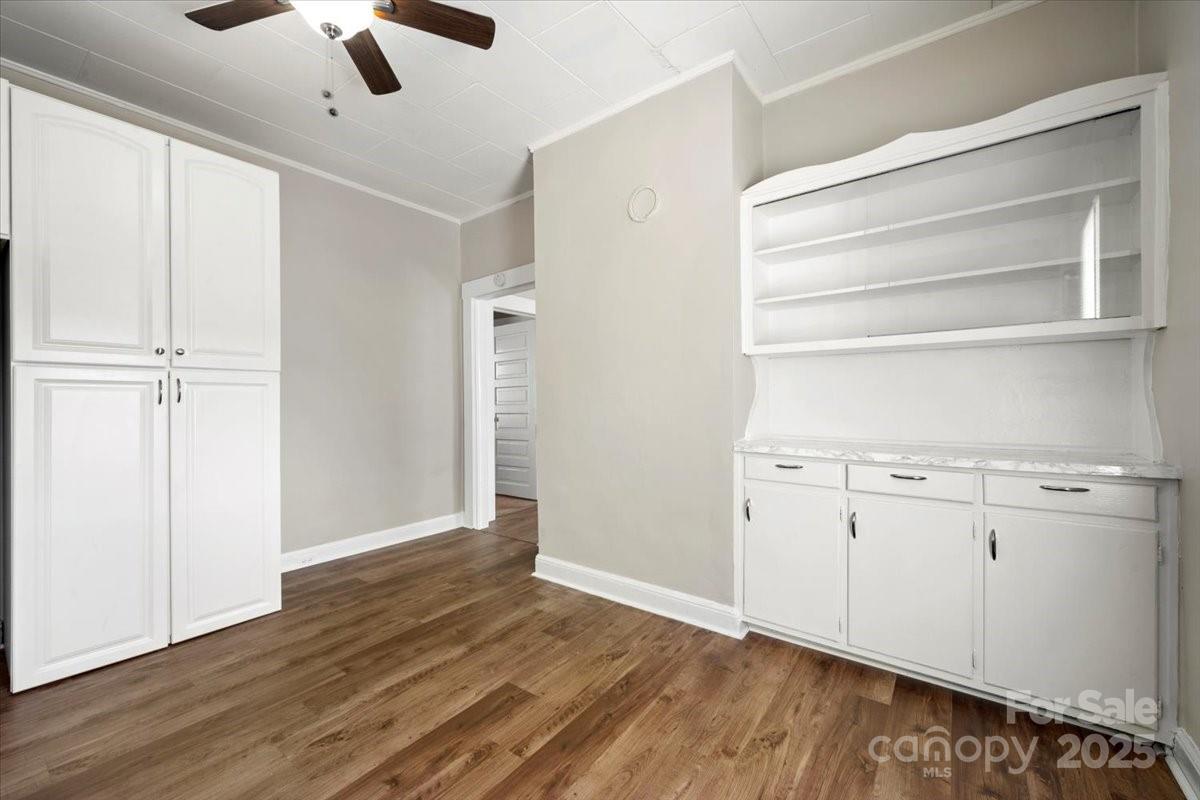313 Mayflower Avenue