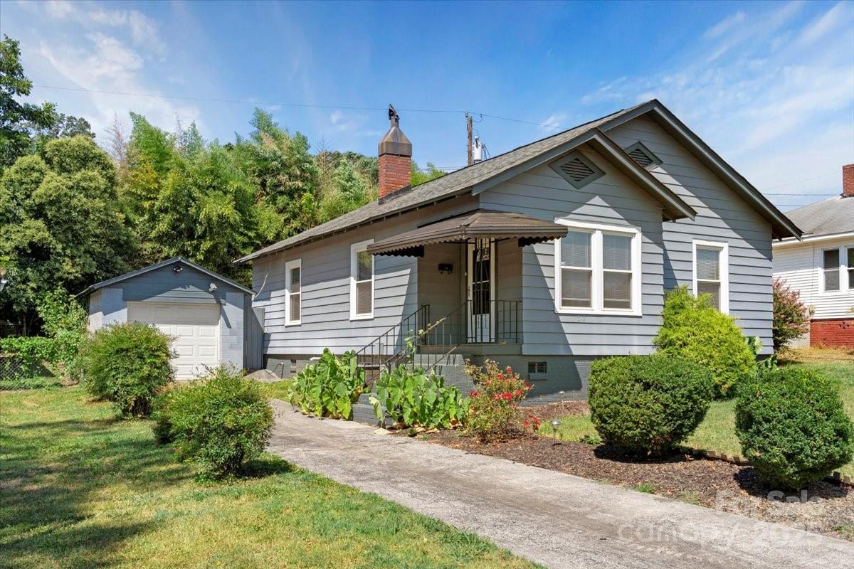 313 Mayflower Avenue