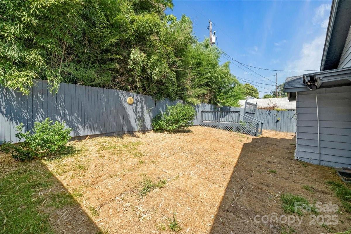 313 Mayflower Avenue