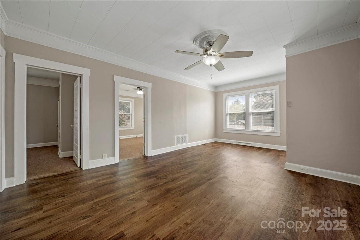 313 Mayflower Avenue