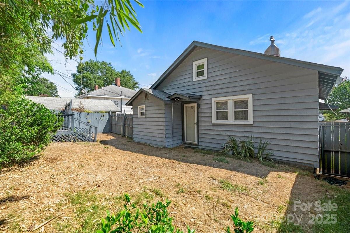 313 Mayflower Avenue