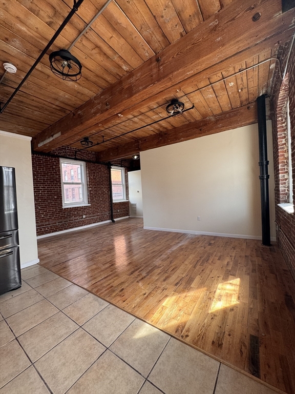 85 Harding St # 1B