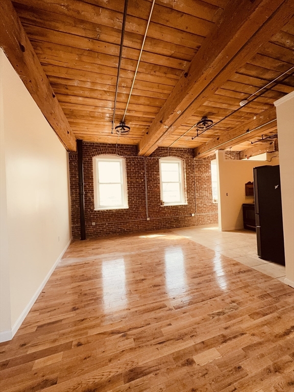 85 Harding St # 1B