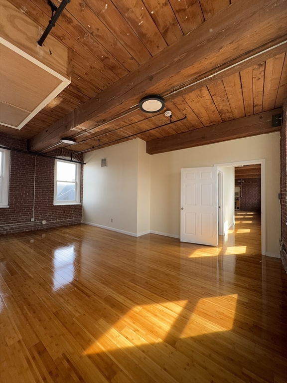 85 Harding St # 2A