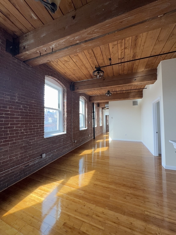 85 Harding St # 2A