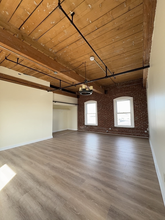 85 Harding St # 4A