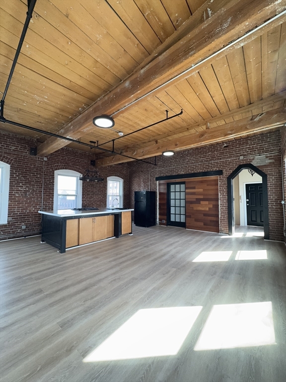 85 Harding St # 4A