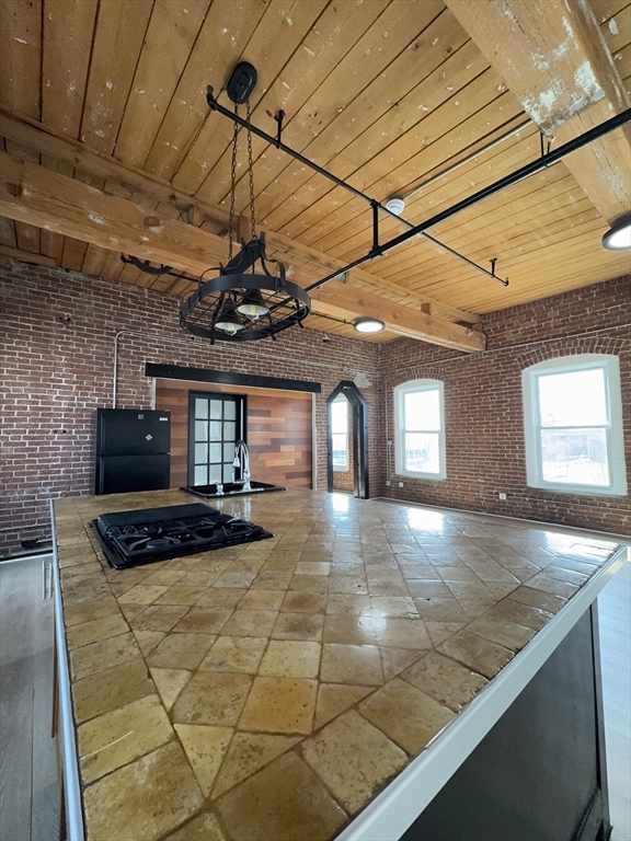 85 Harding St # 4A