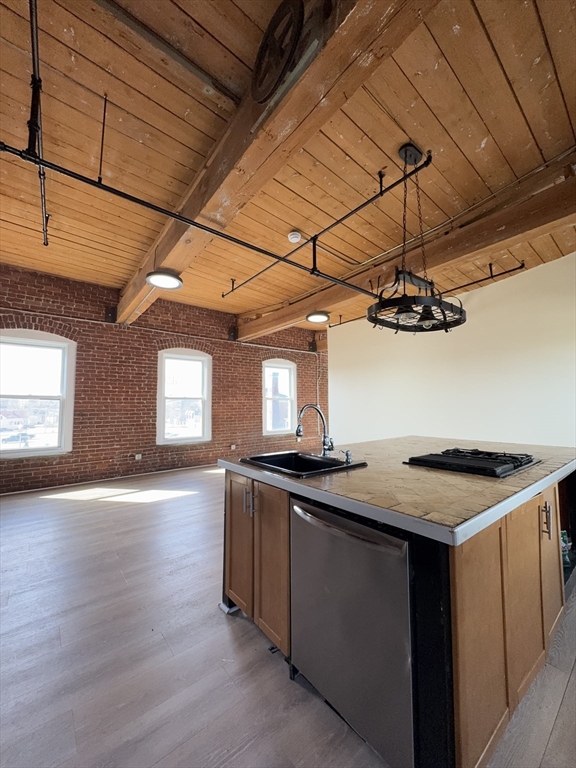 85 Harding St # 4A
