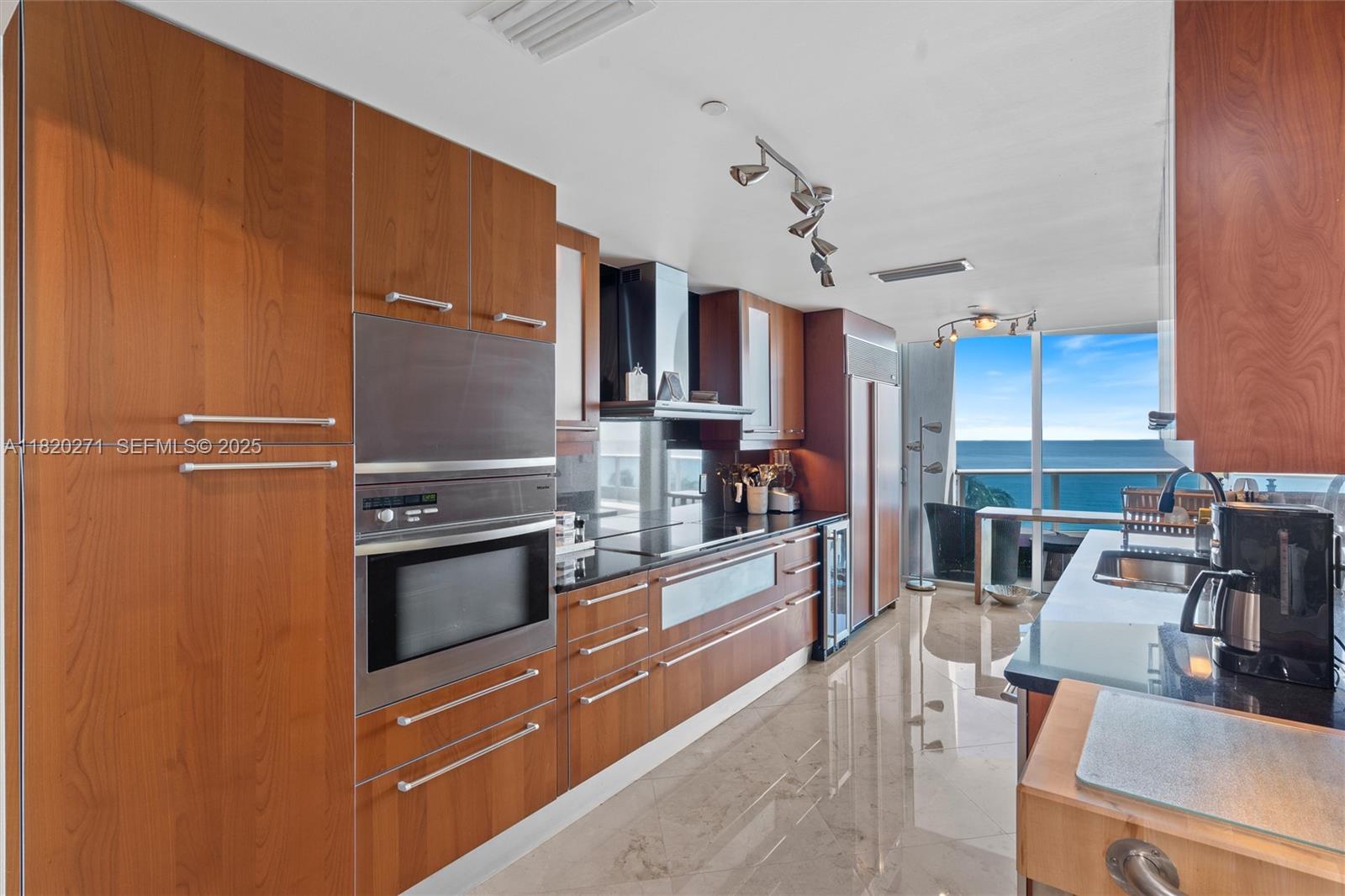 1600 S Ocean Boulevard 402, Lauderdale-By-The-Sea Unit: 402