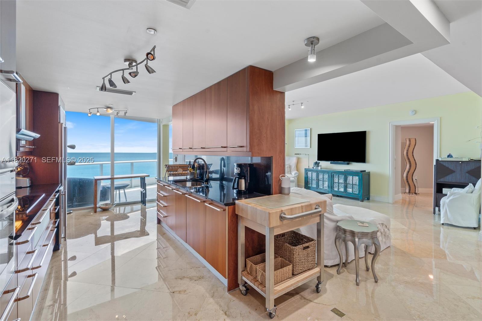 1600 S Ocean Boulevard 402, Lauderdale-By-The-Sea Unit: 402