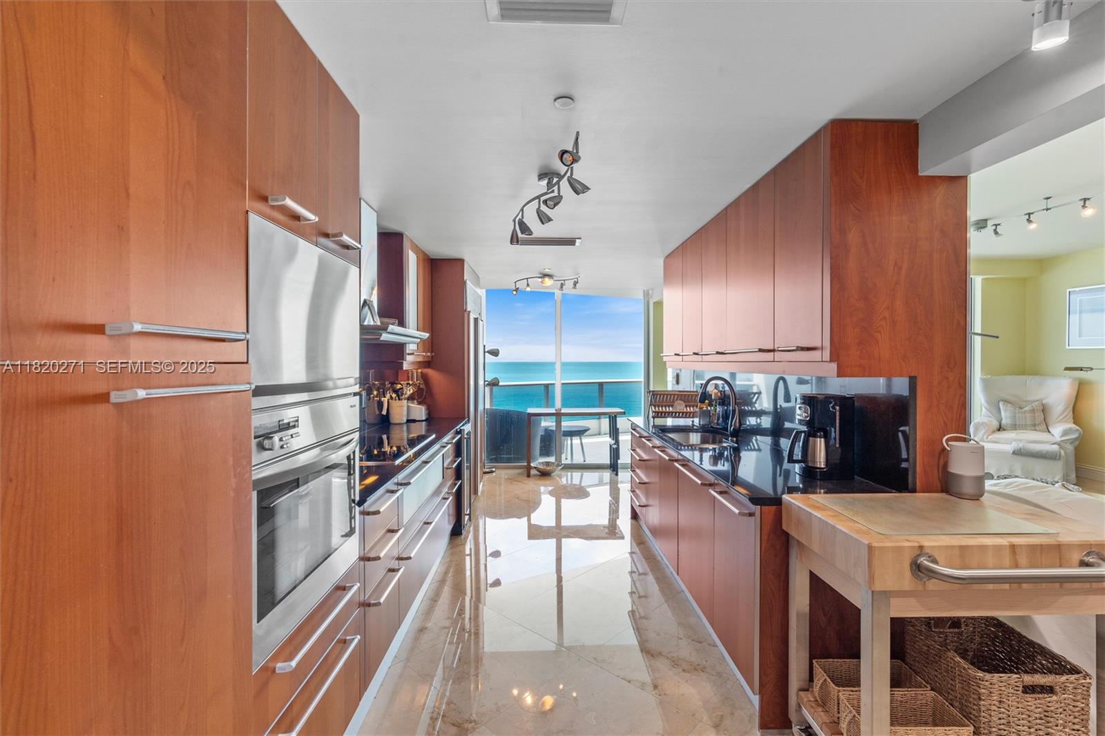 1600 S Ocean Boulevard 402, Lauderdale-By-The-Sea Unit: 402