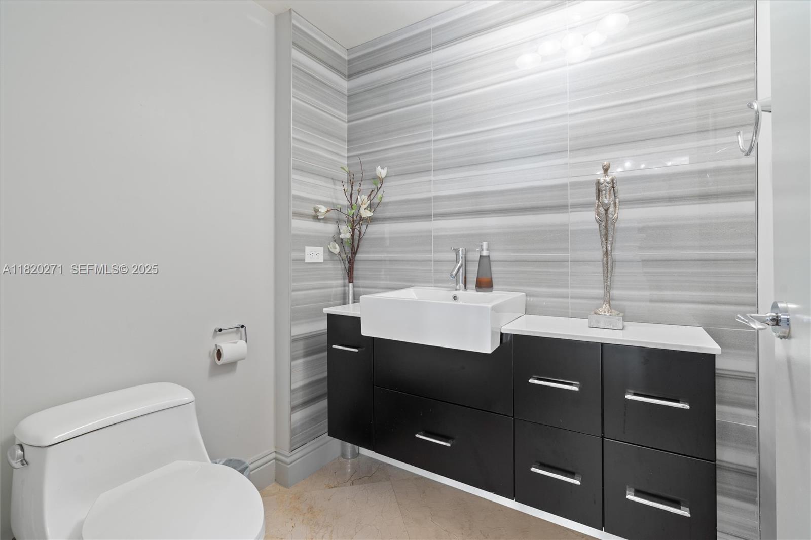 1600 S Ocean Boulevard 402, Lauderdale-By-The-Sea Unit: 402