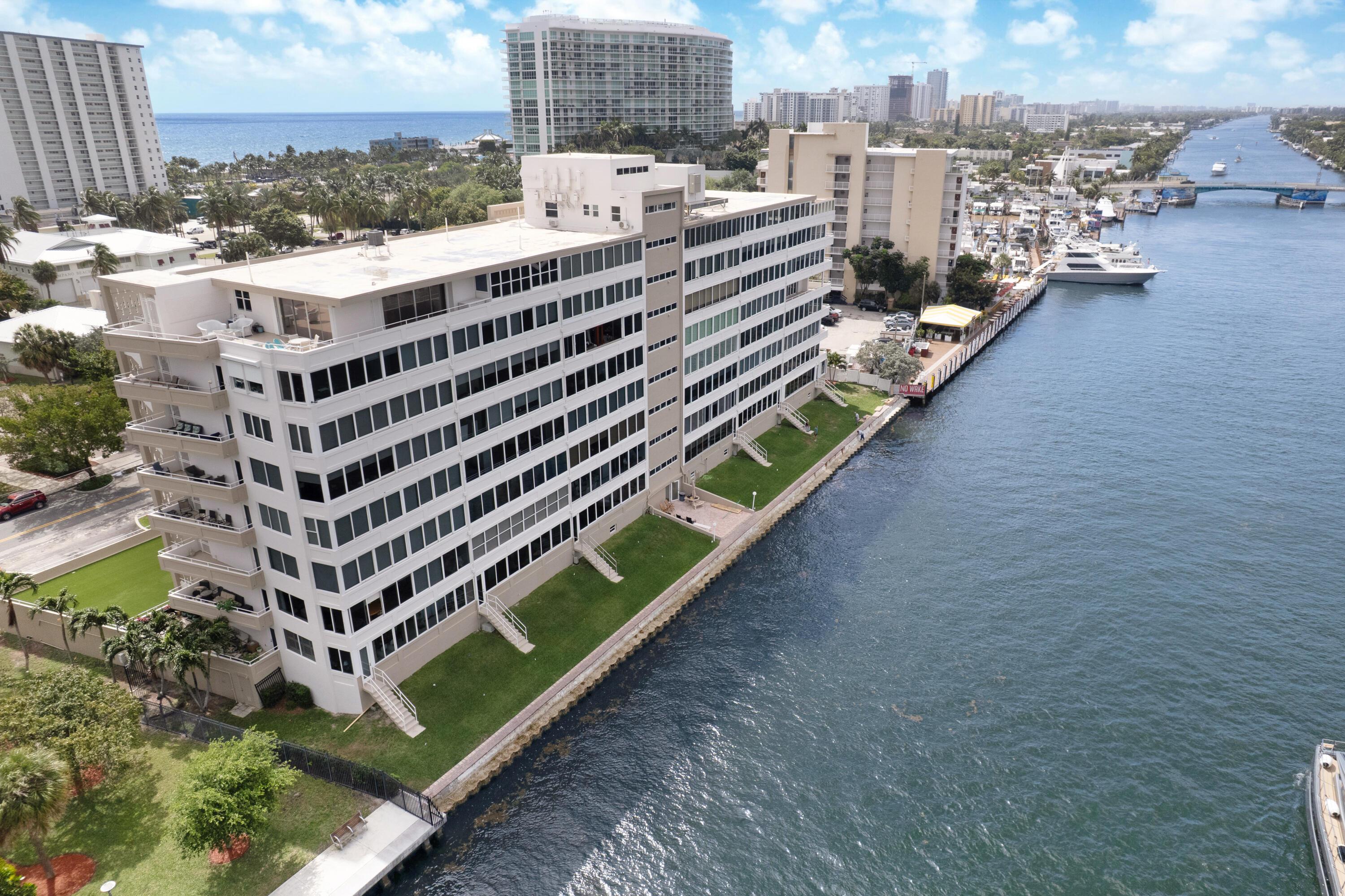 201 N Riverside Drive 402