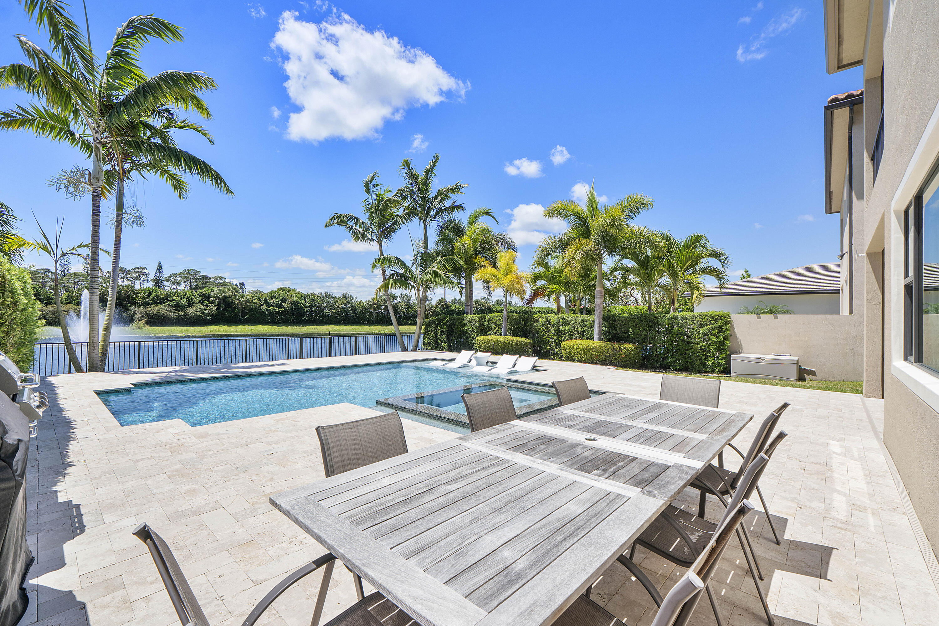 8723 Grand Prix Lane