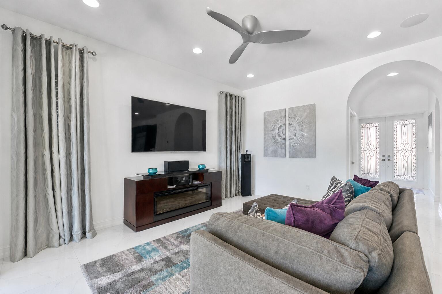 8723 Grand Prix Lane