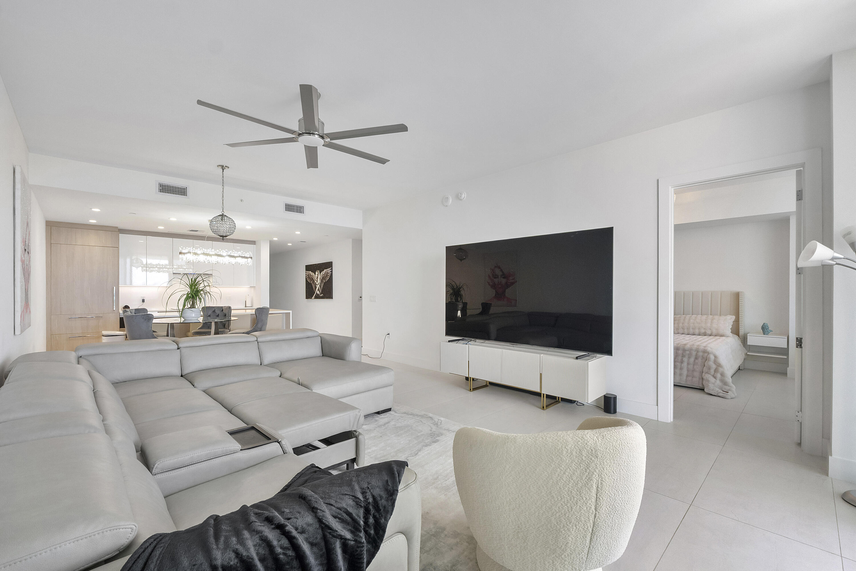 153 N Seabreeze Boulevard N 1803