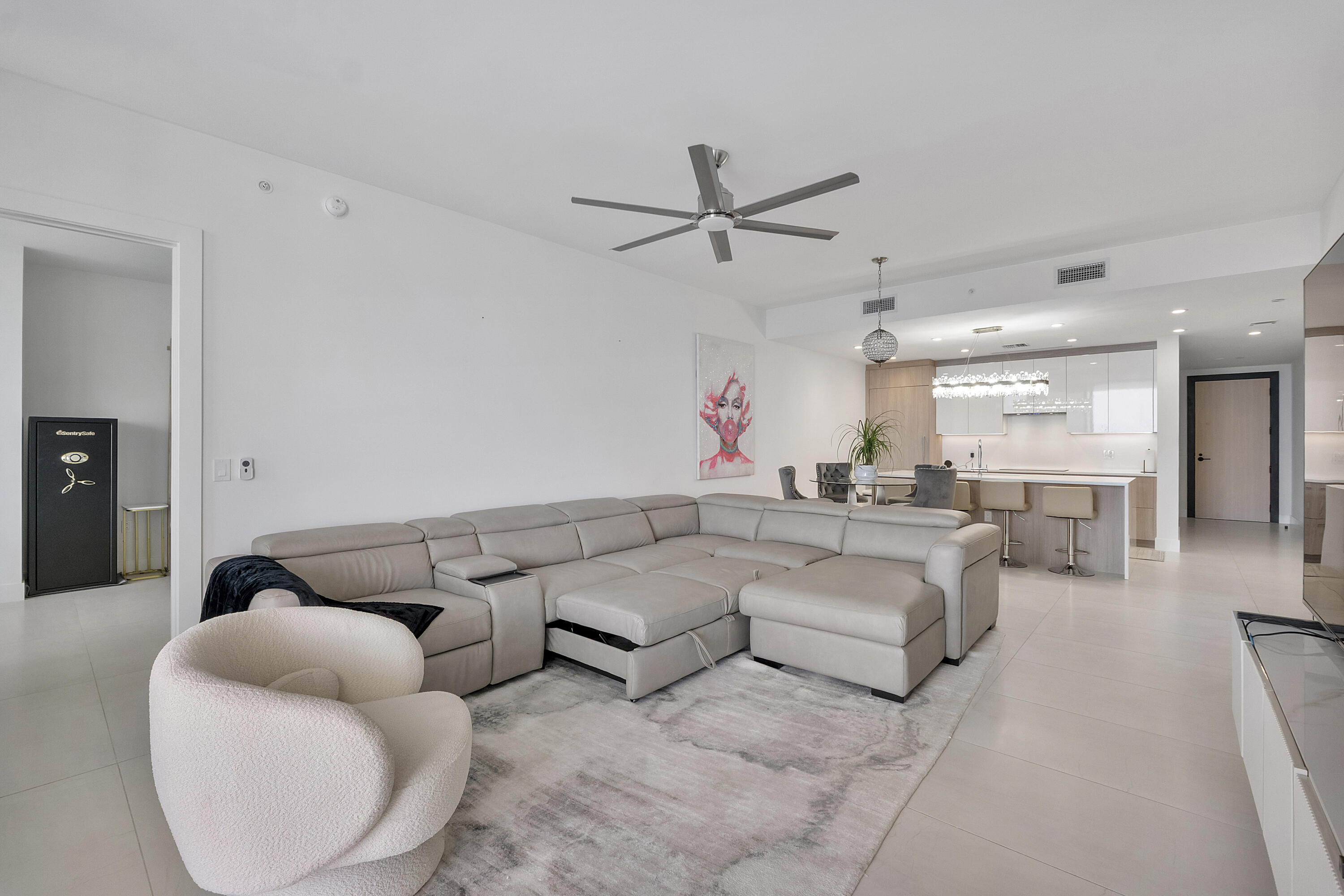 153 N Seabreeze Boulevard N 1803