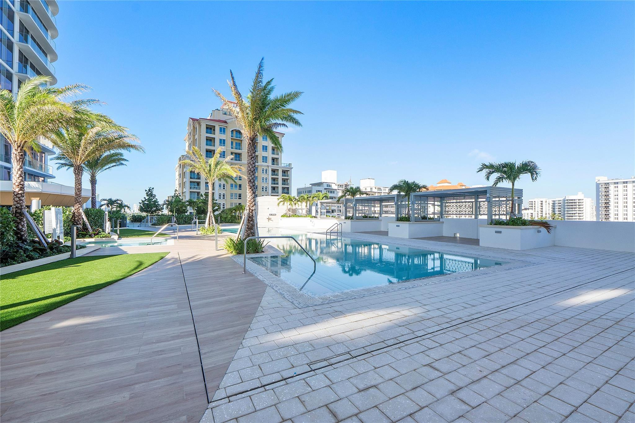 153 N Seabreeze Boulevard N 1803