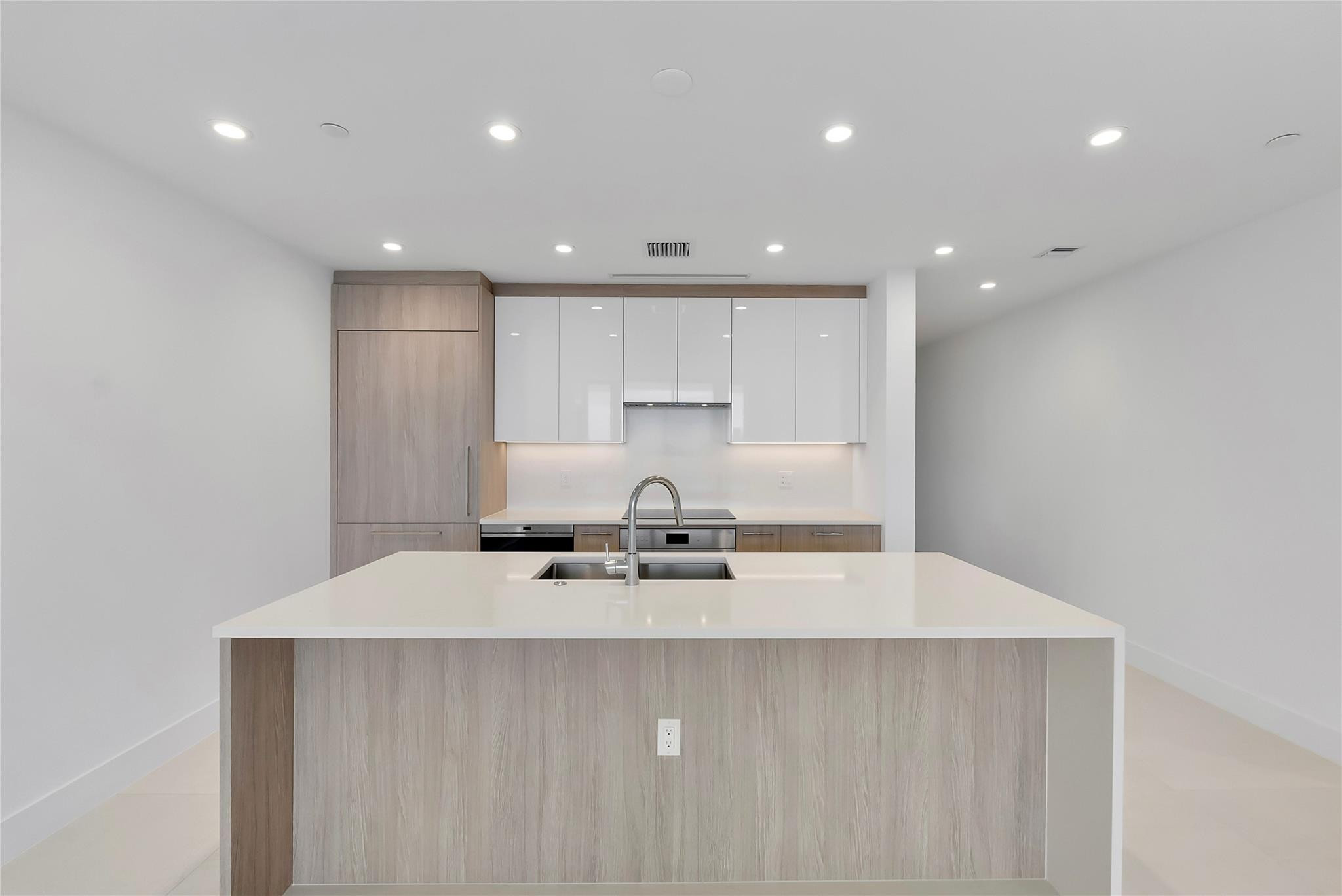 153 N Seabreeze Boulevard N 1803