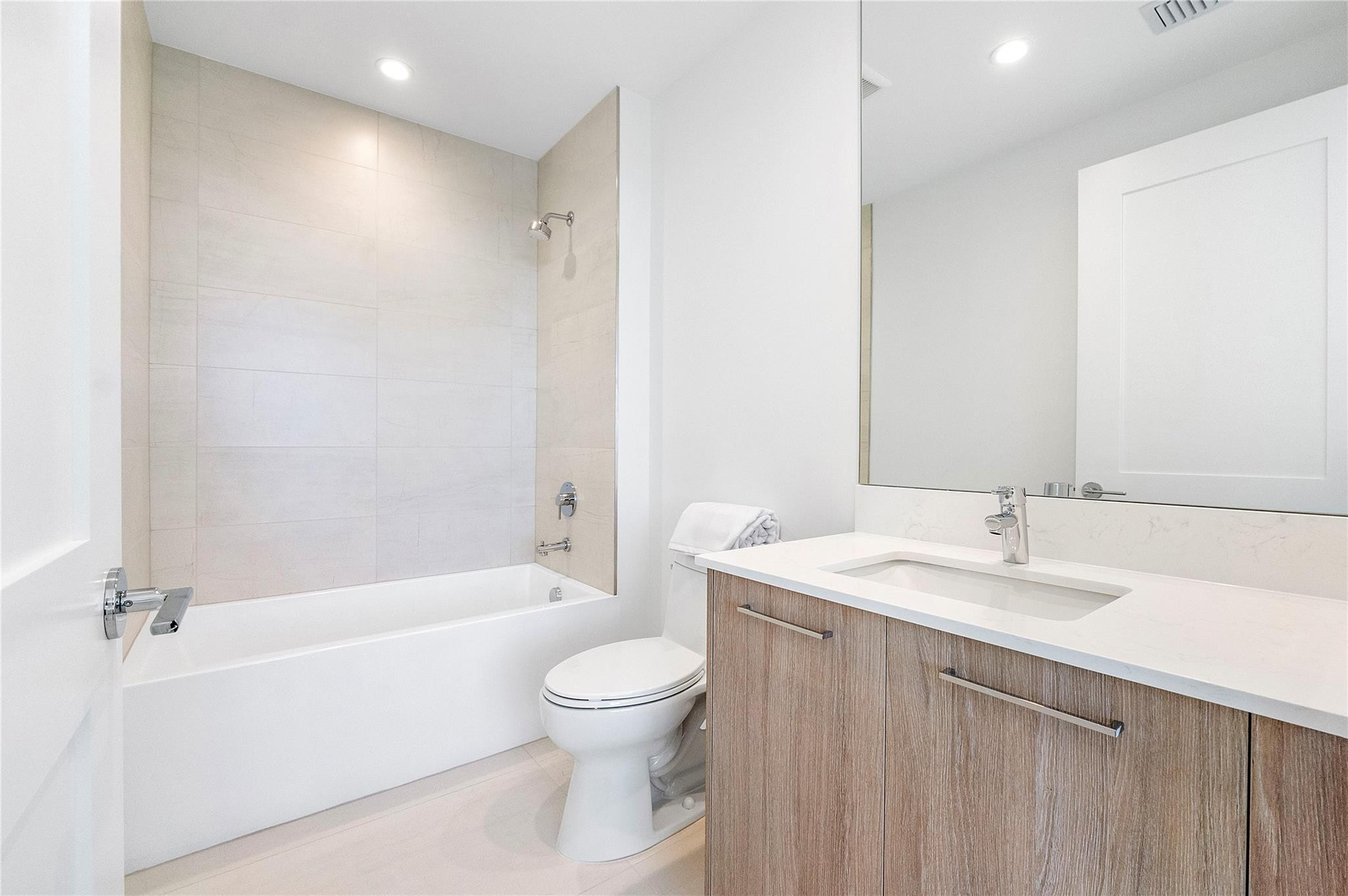 153 N Seabreeze Boulevard N 1803