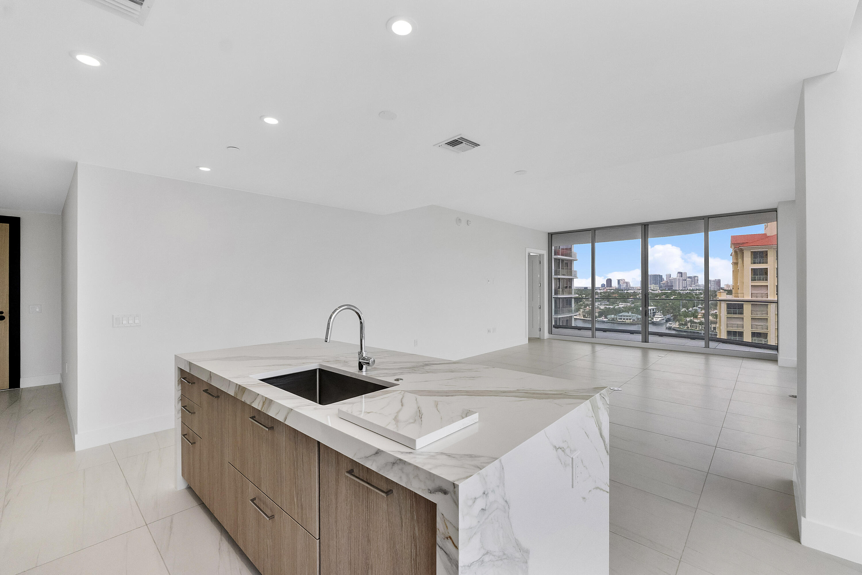 151 N Seabreeze Boulevard 1003