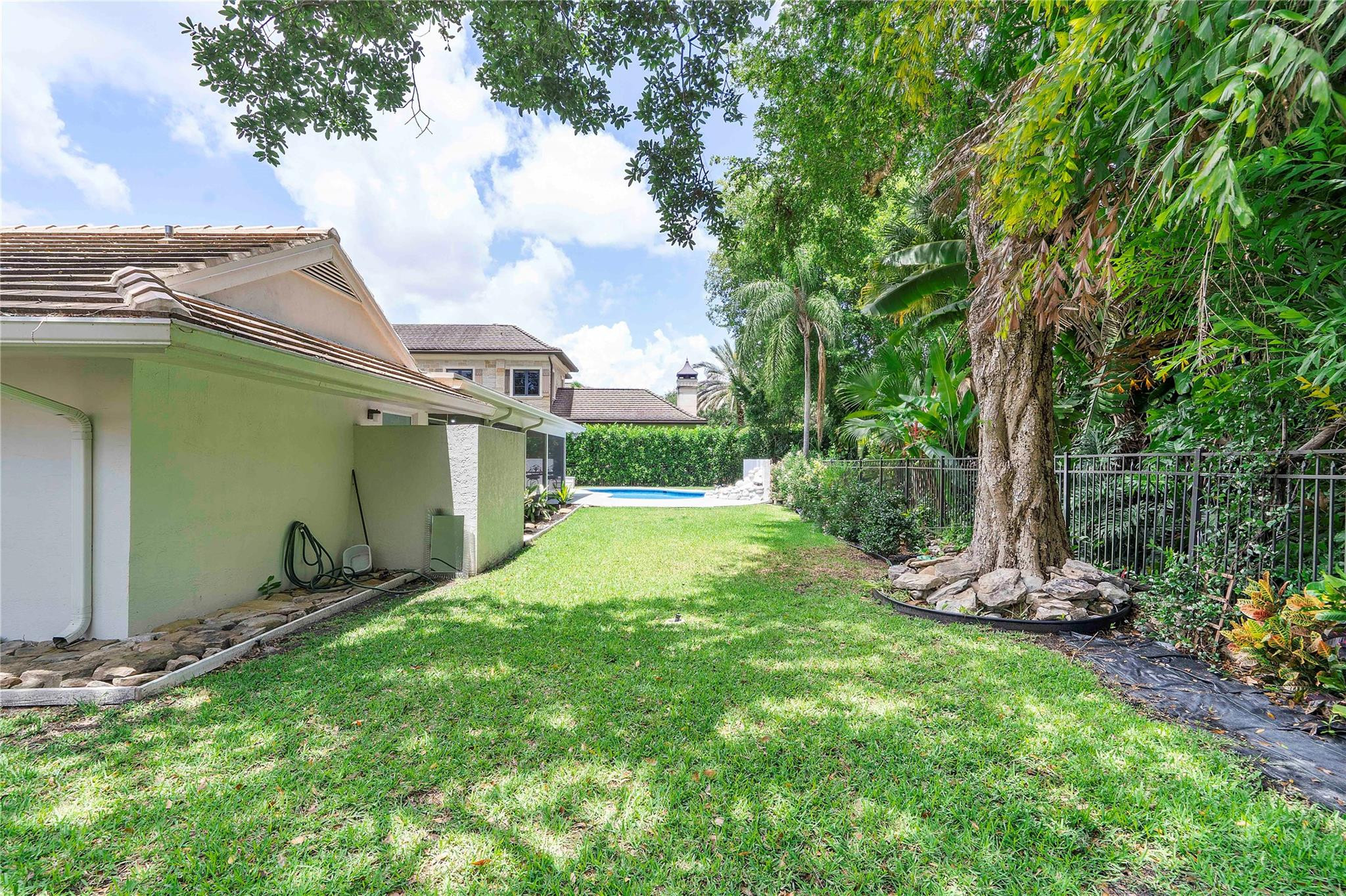 10209 Vestal Court