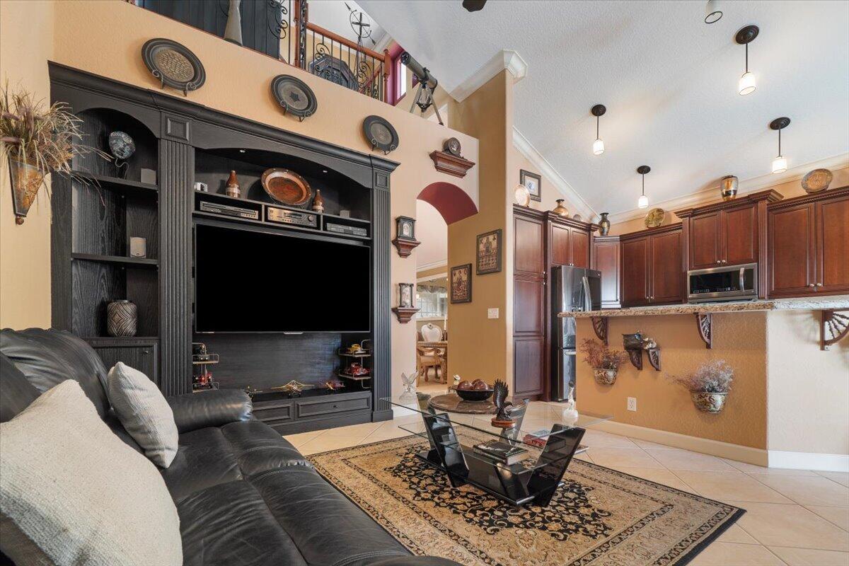 12390 NW 78TH Manor