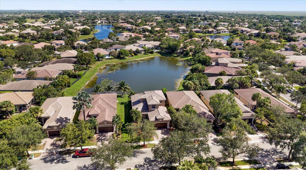 12390 NW 78TH Manor