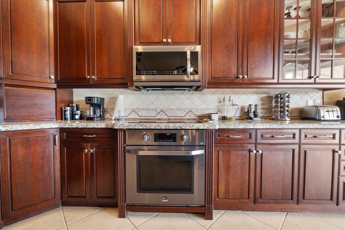 12390 NW 78TH Manor
