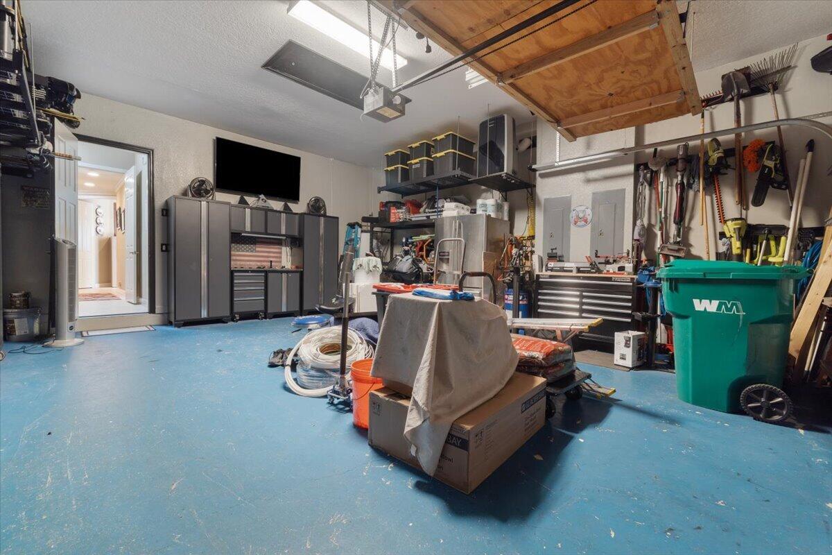12390 NW 78TH Manor
