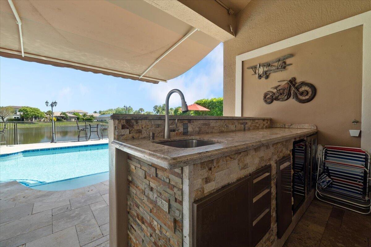 12390 NW 78TH Manor