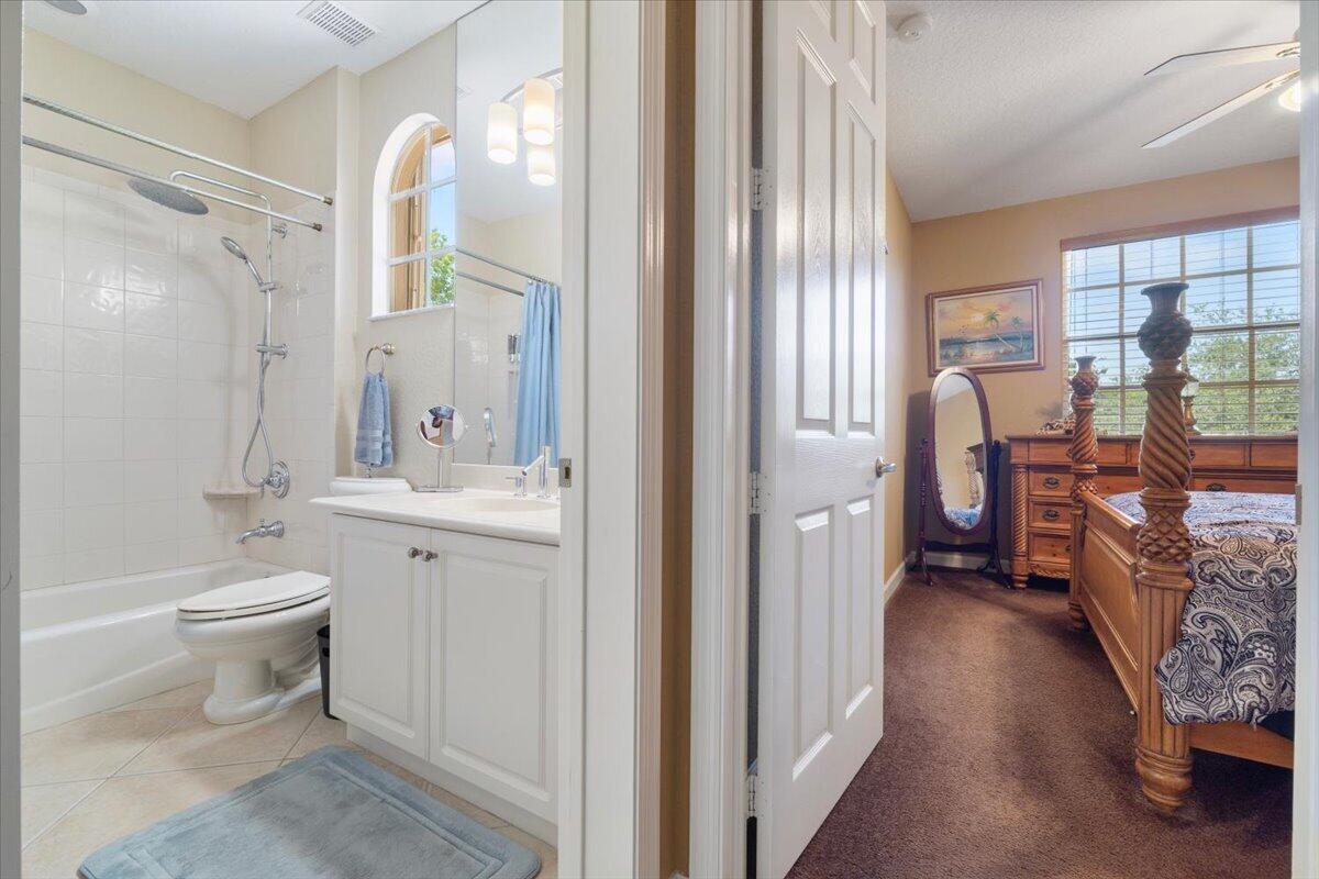 12390 NW 78TH Manor