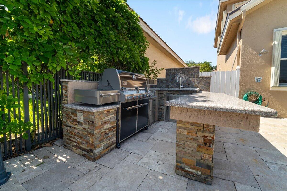 12390 NW 78TH Manor