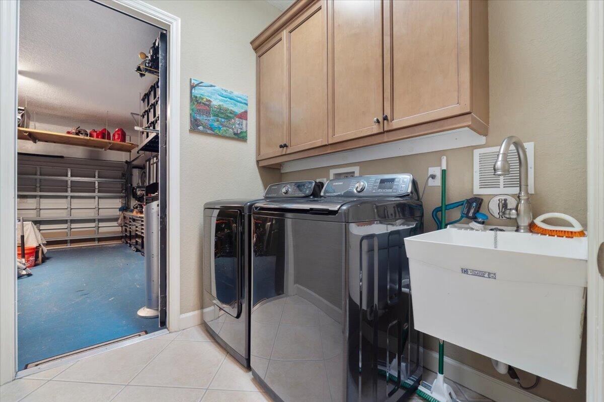 12390 NW 78TH Manor