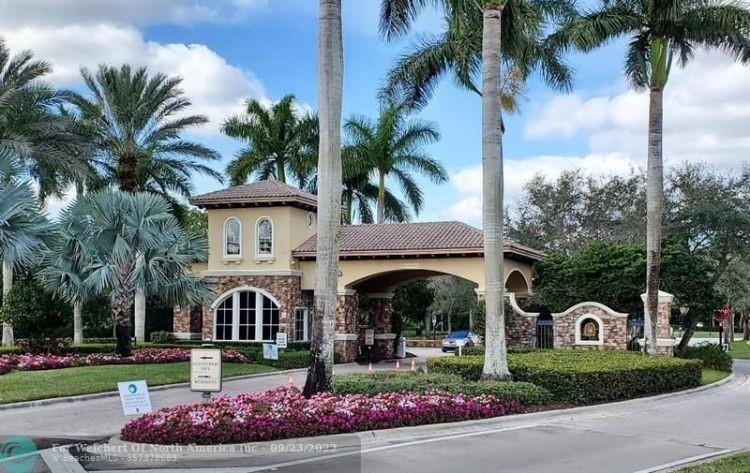 12390 NW 78TH Manor