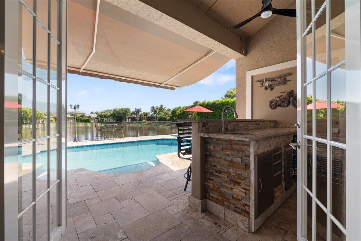 12390 NW 78TH Manor