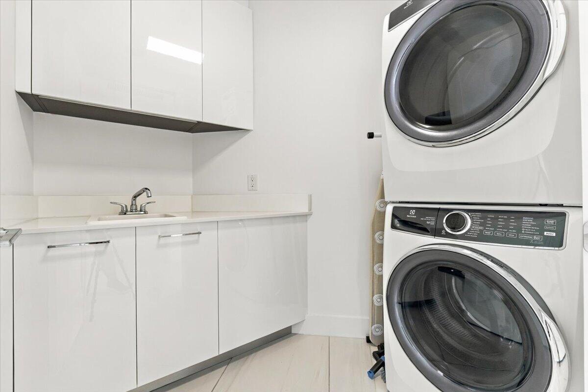 153 N Seabreeze Boulevard 1604