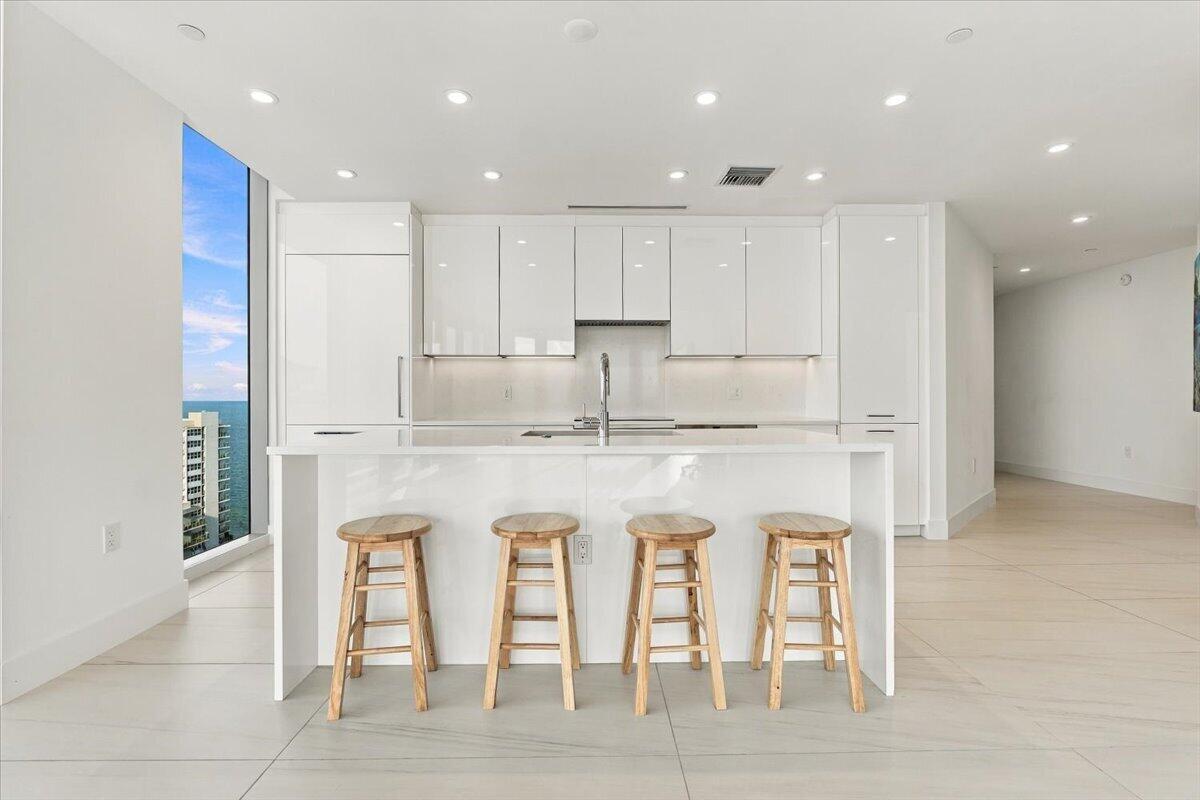 153 N Seabreeze Boulevard 1604