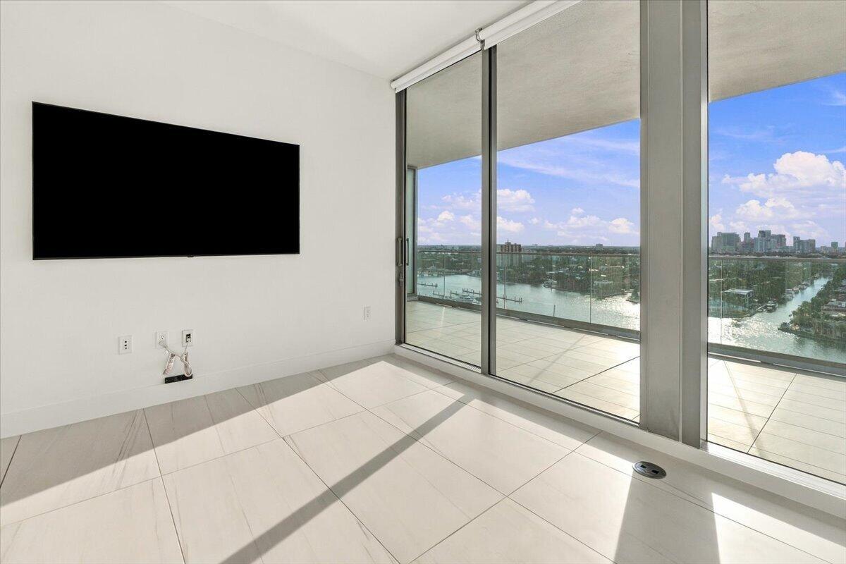 153 N Seabreeze Boulevard 1604