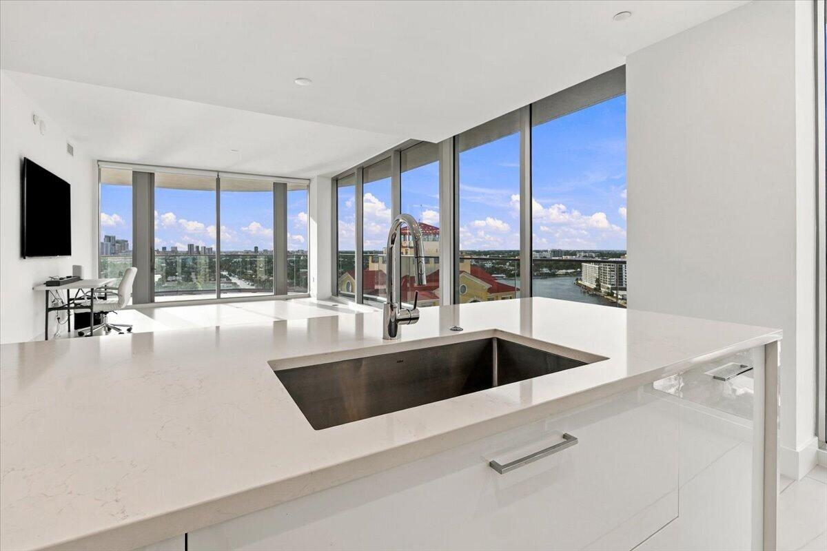 153 N Seabreeze Boulevard 1604