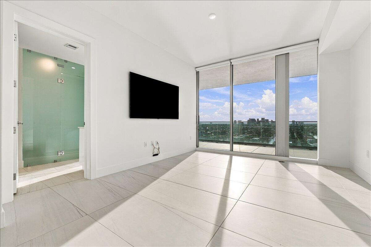 153 N Seabreeze Boulevard 1604