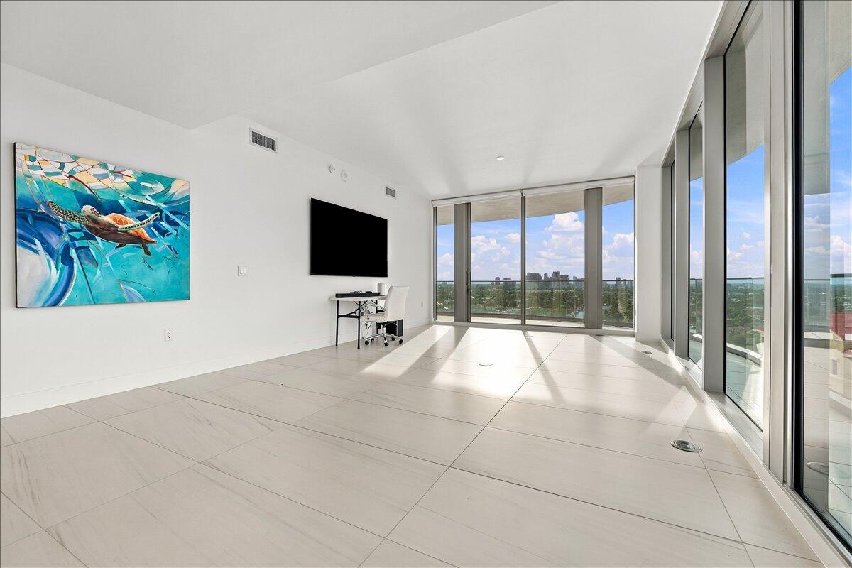 153 N Seabreeze Boulevard 1604