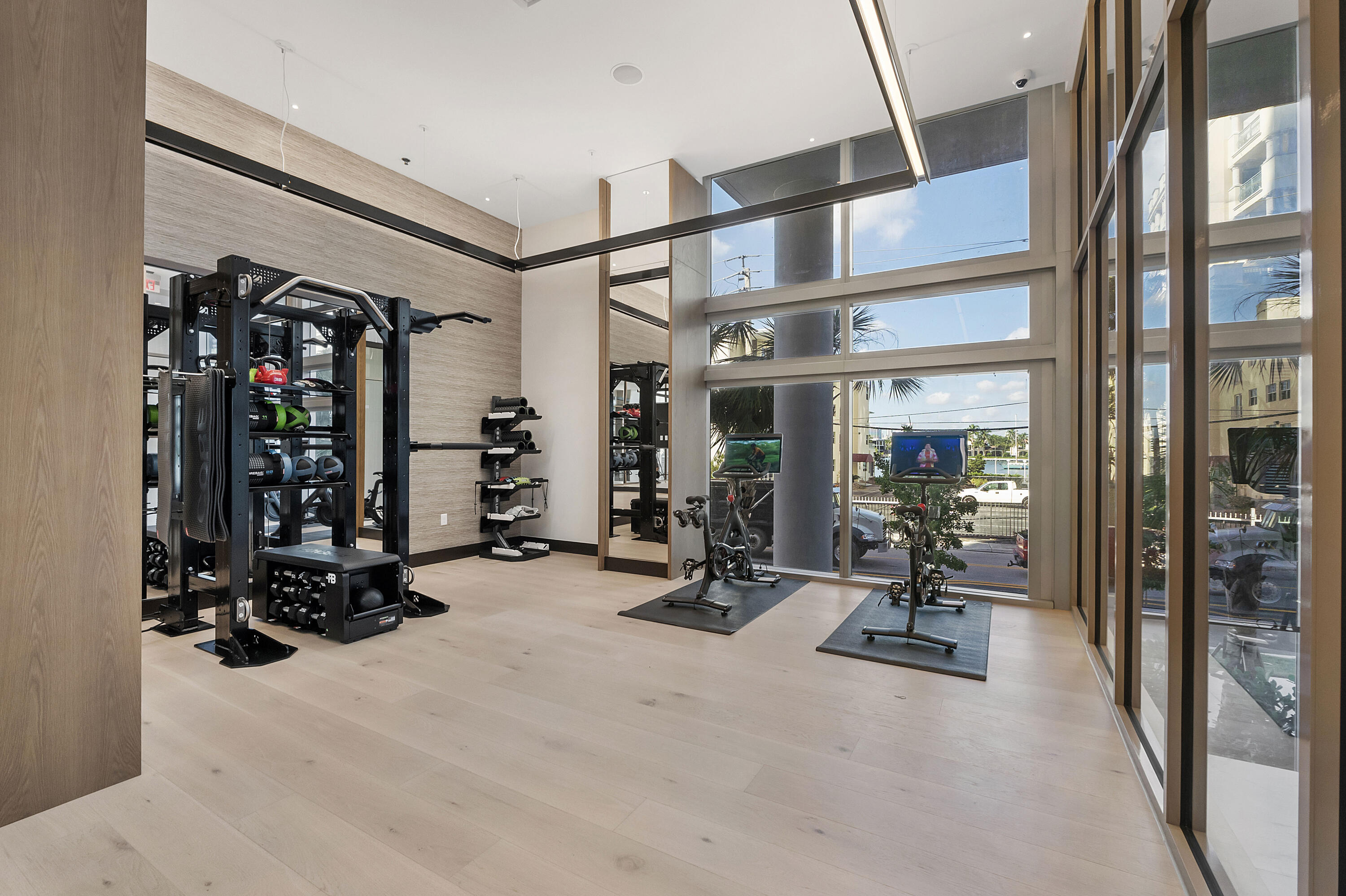 153 N Seabreeze Boulevard 1604