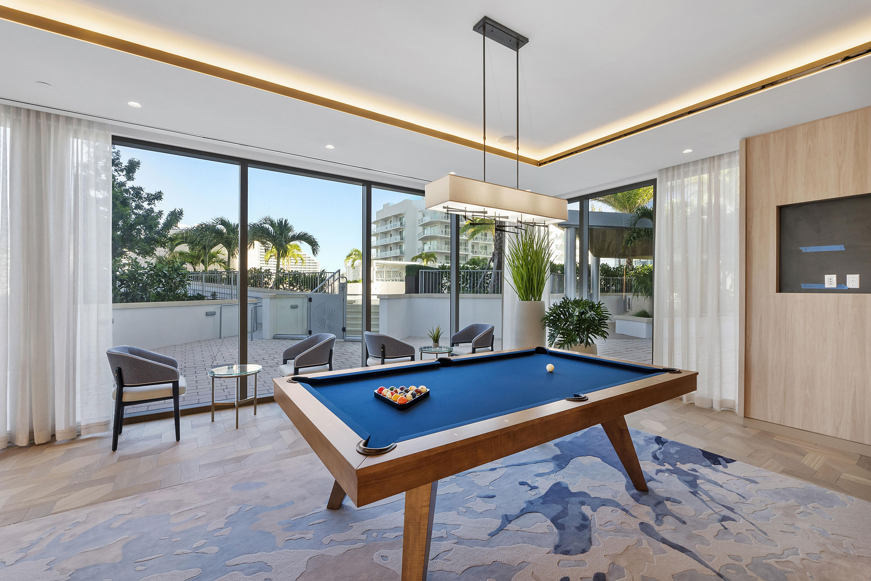 153 N Seabreeze Boulevard 1604