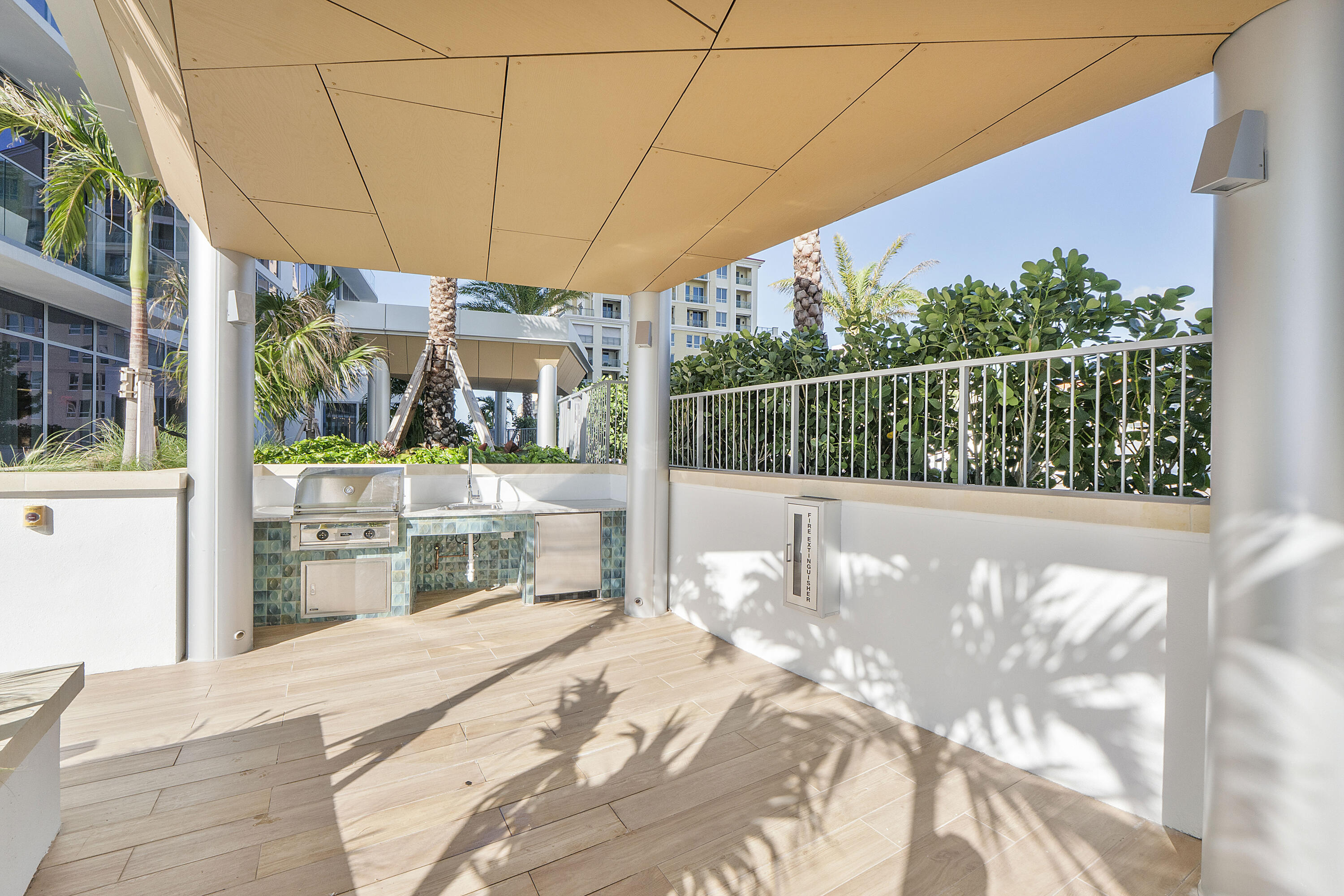 153 N Seabreeze Boulevard 1604